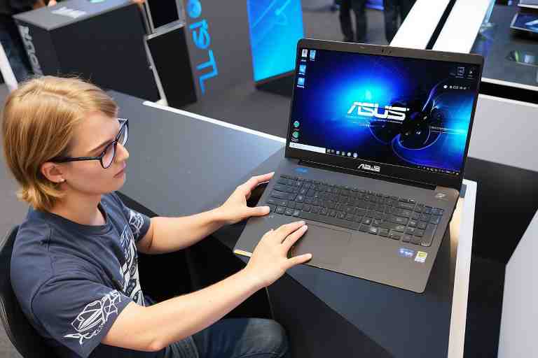 ¿Cómo solucionar problemas de pantalla parpadeante en una portátil ASUS x415?